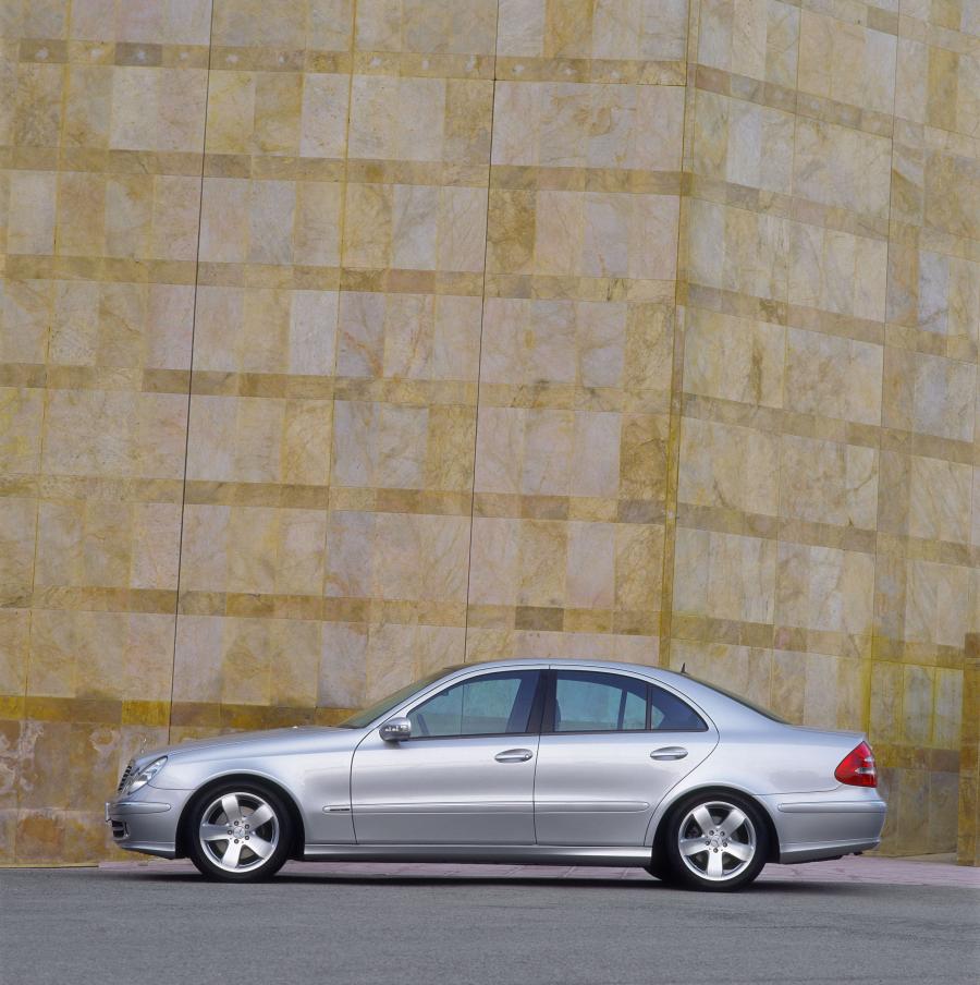  Mercedes-Benz E-Class 2002 года  (фото 412 из 448)